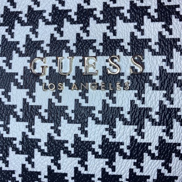 GUESS PURSE BLACK AND WHITE W/SILVER ACCENTS AND CHAIN HANDLE - Picture 7 of 10